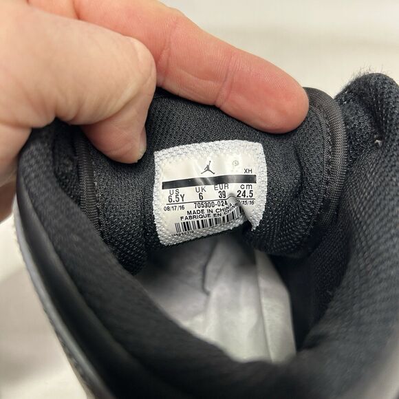 Nike Air Jordan 1 Retro High OG GS “Cool Grey” 2024 - Picture 8 of 9